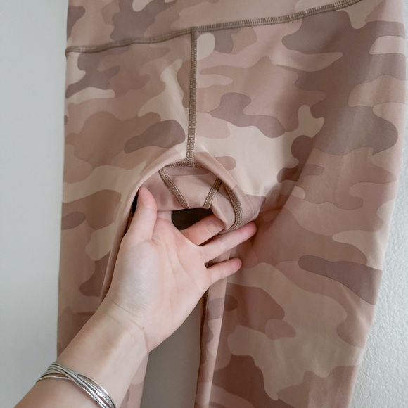 NWT Fabletics Define PowerHold® High-Waisted 7/8 Legging in Teddy Large Camo - Picture 5 of 7